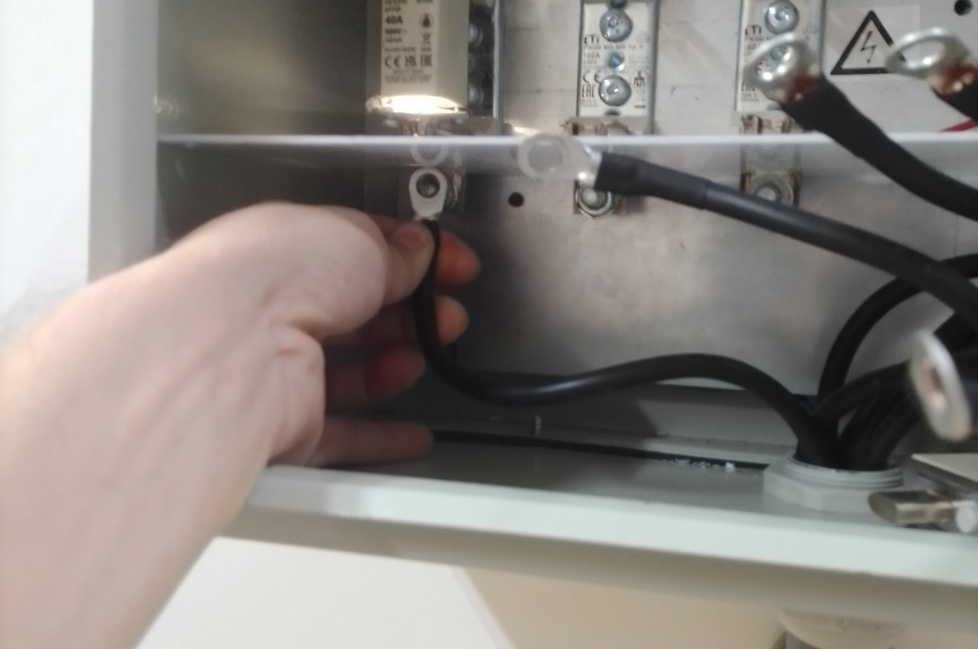 FC4-Fuse Panel Puzzle Connect the cable wires